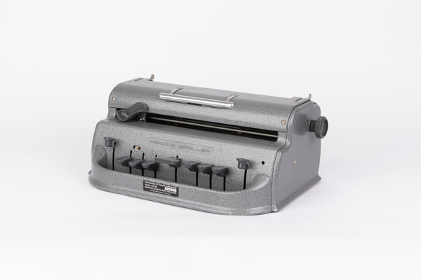 Machine braille Perkins monomanuelle mécanique, utilisation à une main