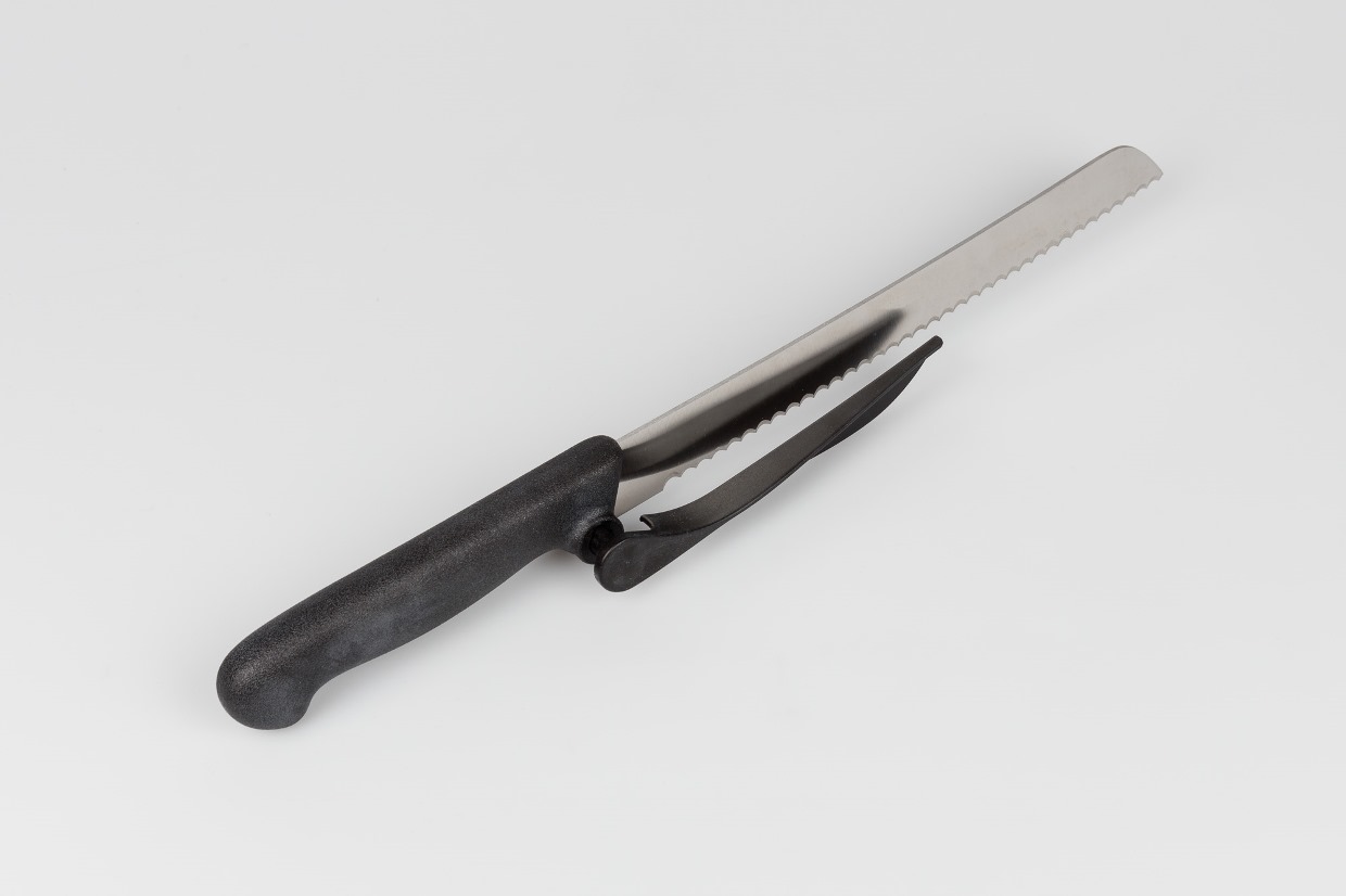 Couteau à pain avec rail de guidage